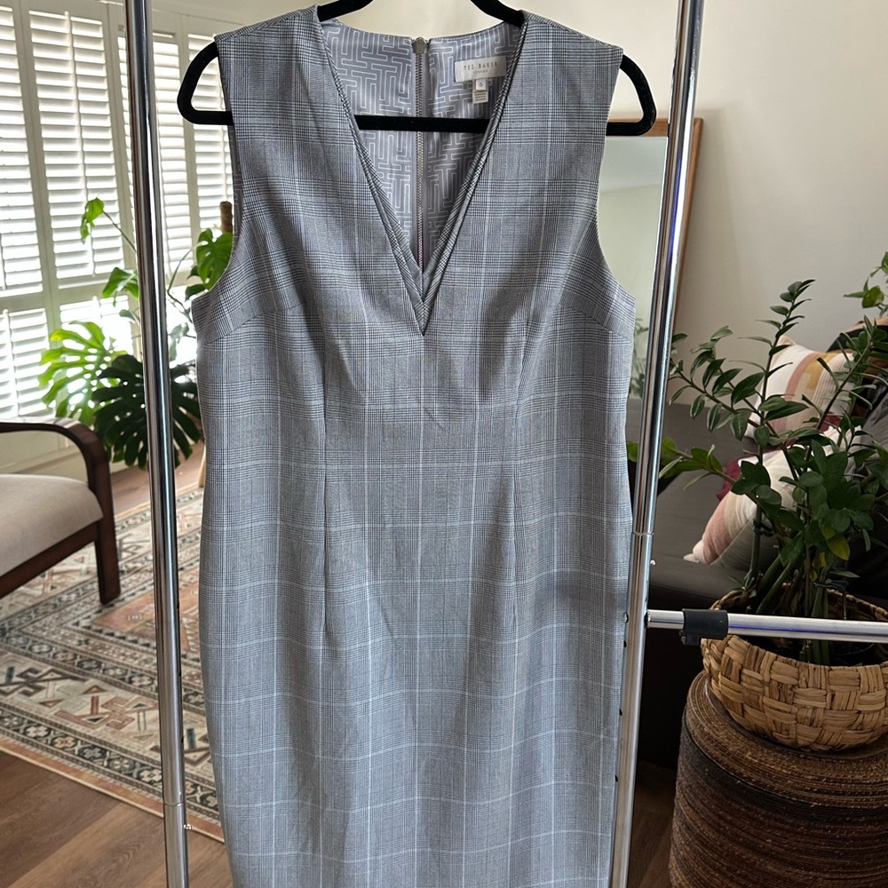 Ted Baker London Charcoal Gray Avriid Check Plaid V-Neck Sleeveless Sheath Dress